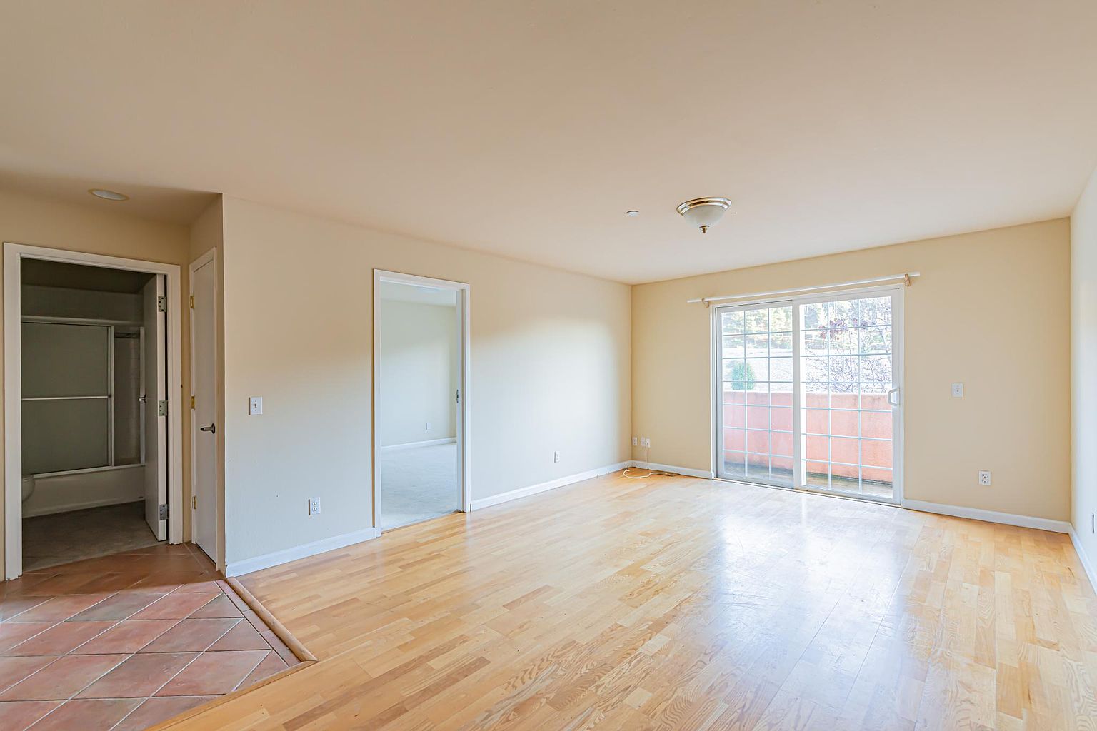 140 Caldecott Ln photo 4