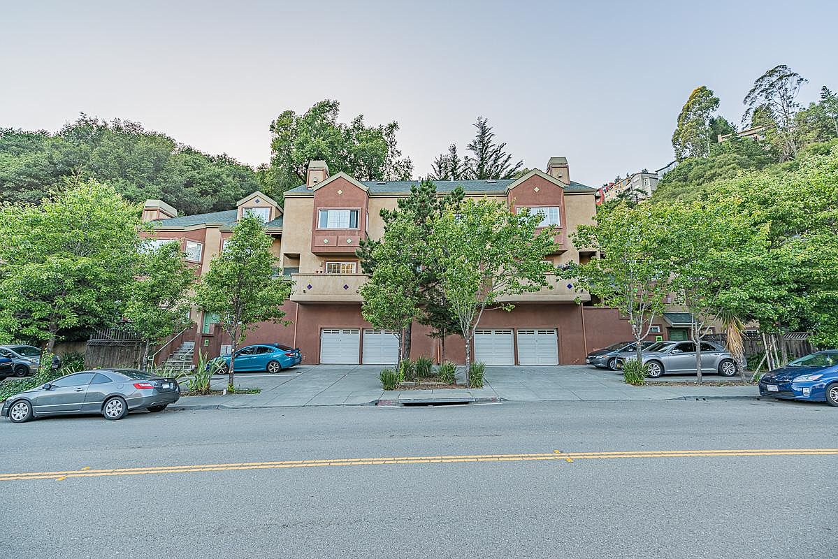 140 Caldecott Ln photo 2