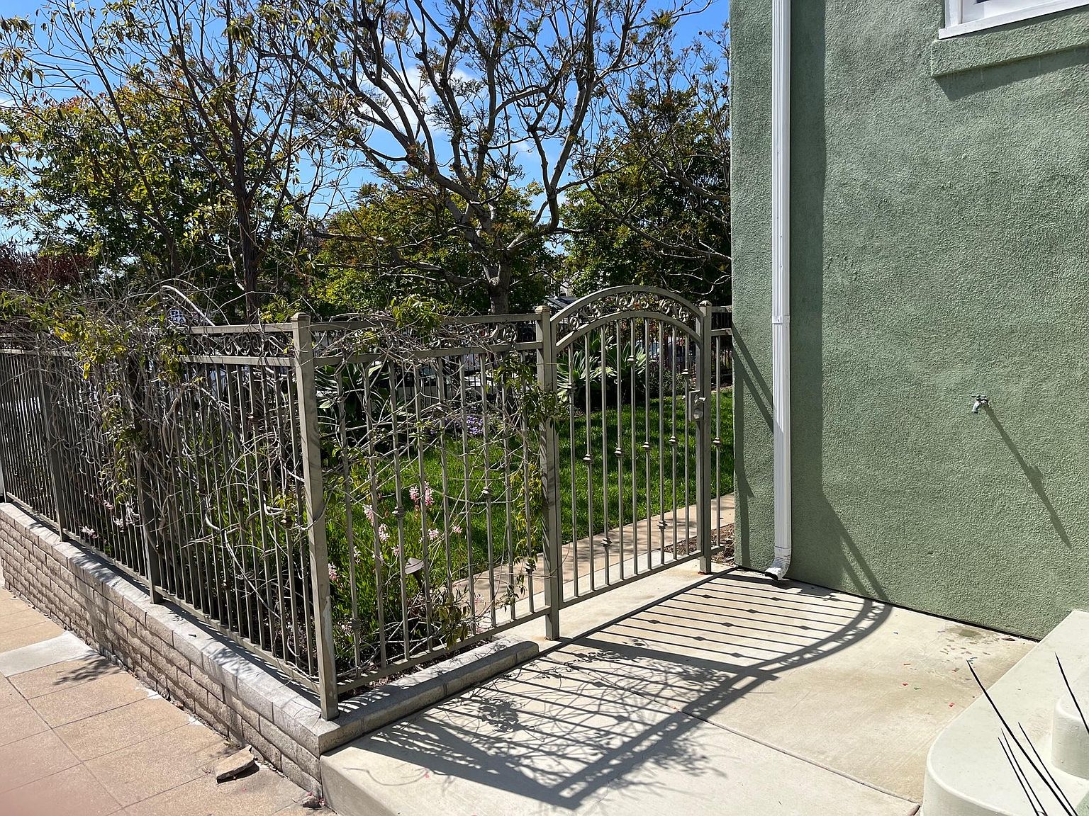 140 W Thorn St photo 3