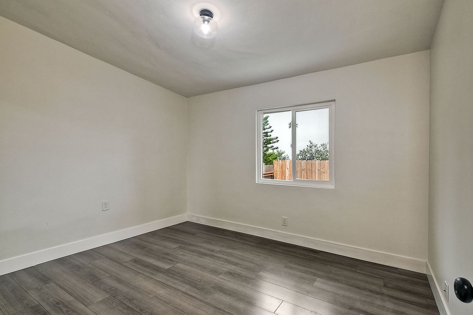 476 Palm Dr photo 2