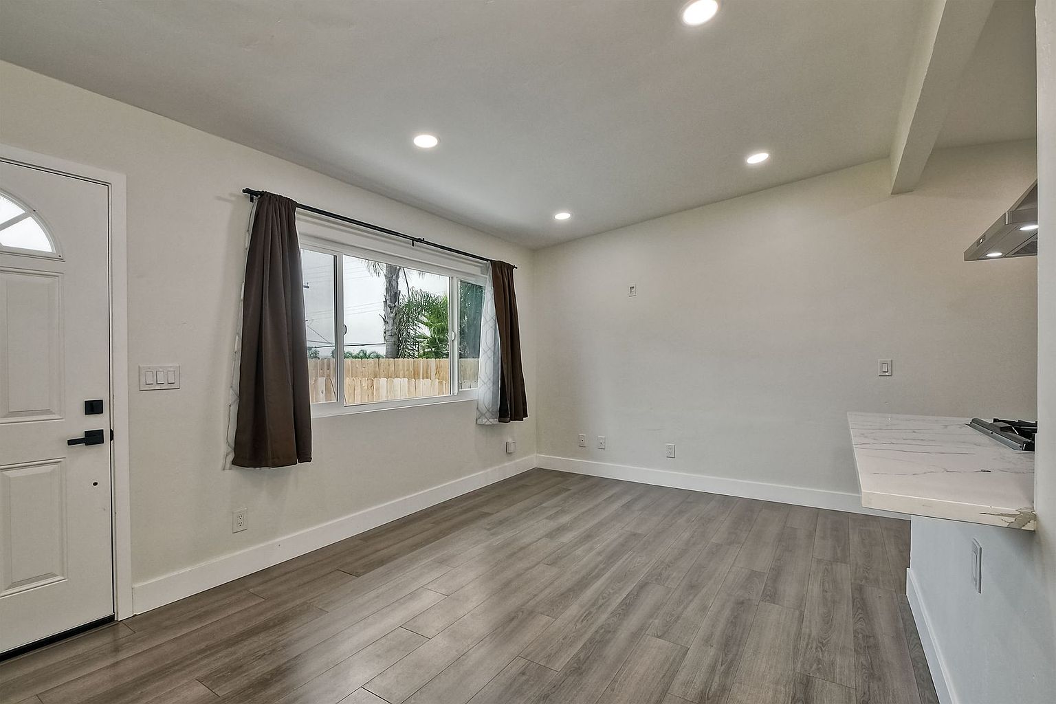 476 Palm Dr photo 5