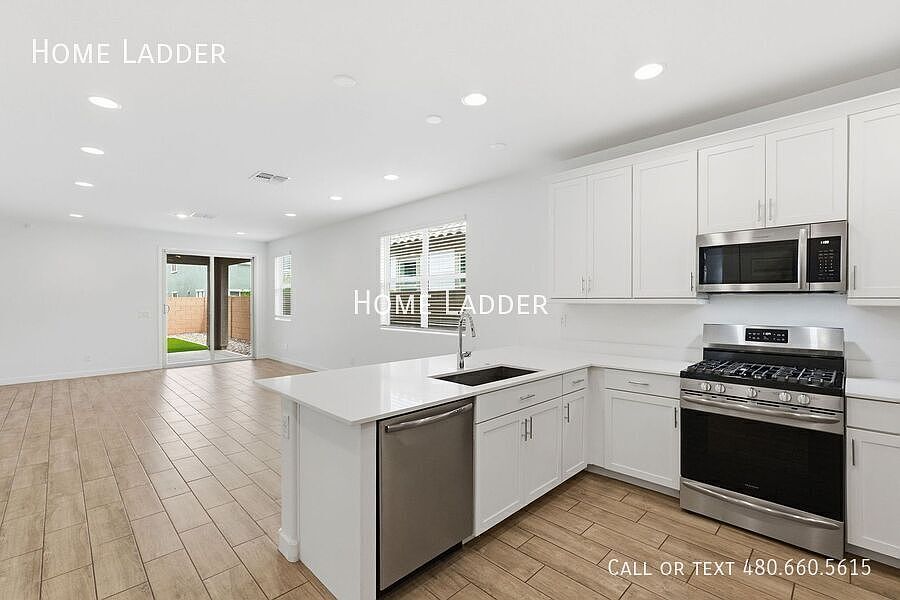 4064 E Catclaw St photo 4