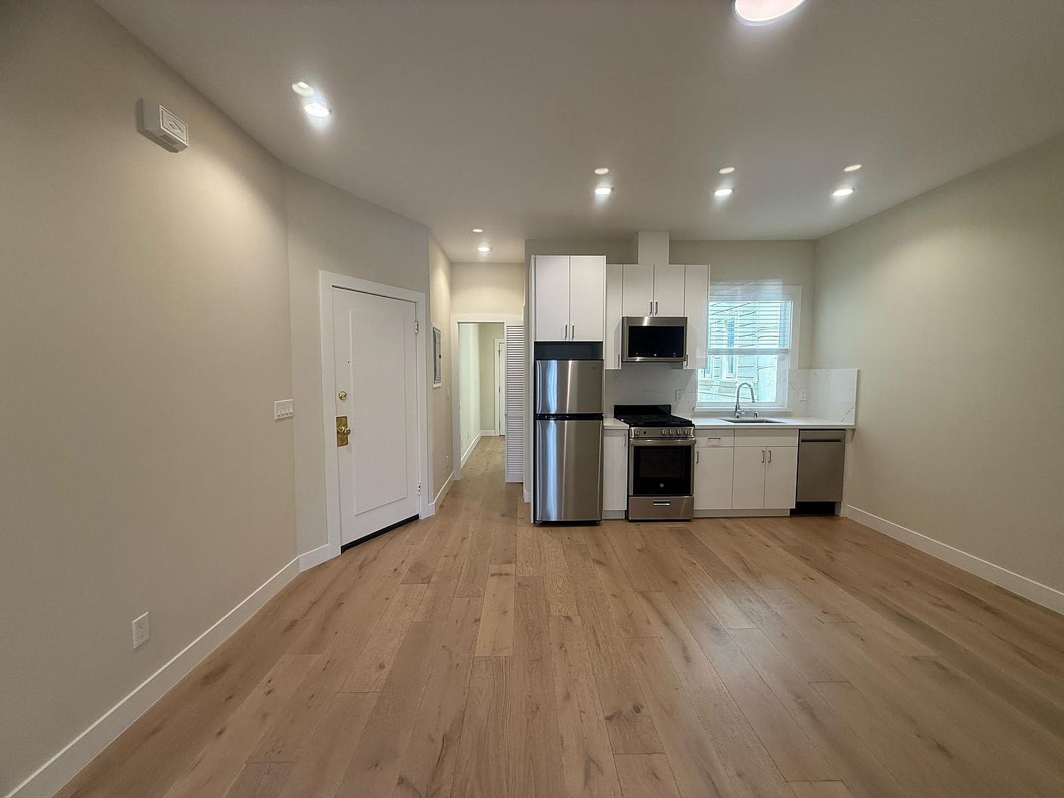 2BR/1BA Apartment on Sacramento St · San Francisco photo 2