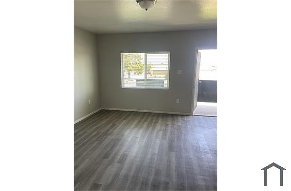 5443 W Orangewood Ave photo 4