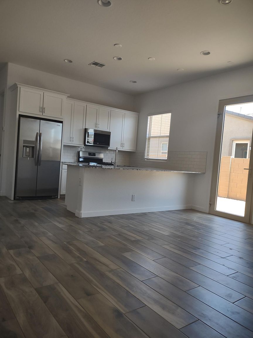 170 E Birchwood Pl photo 3