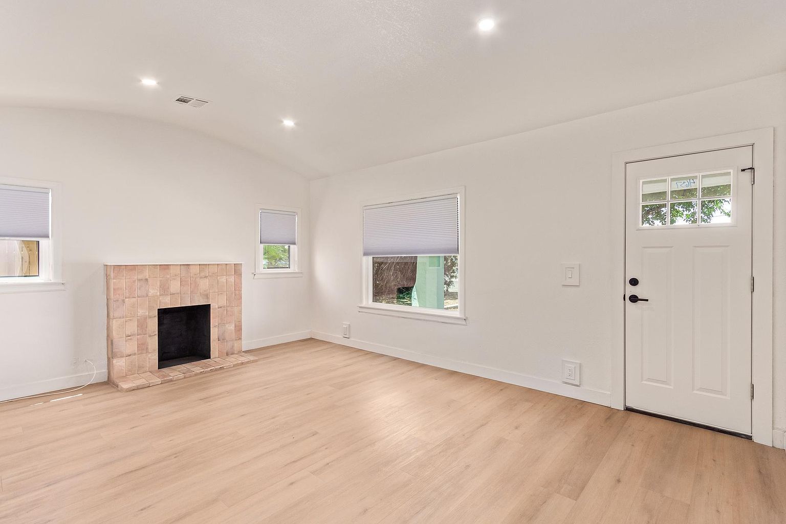 4637 4642nd Pl photo 3
