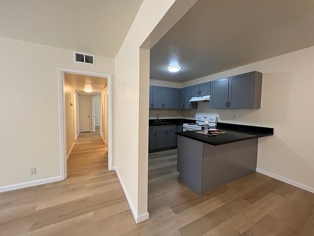 899 Hillside Blvd photo 3