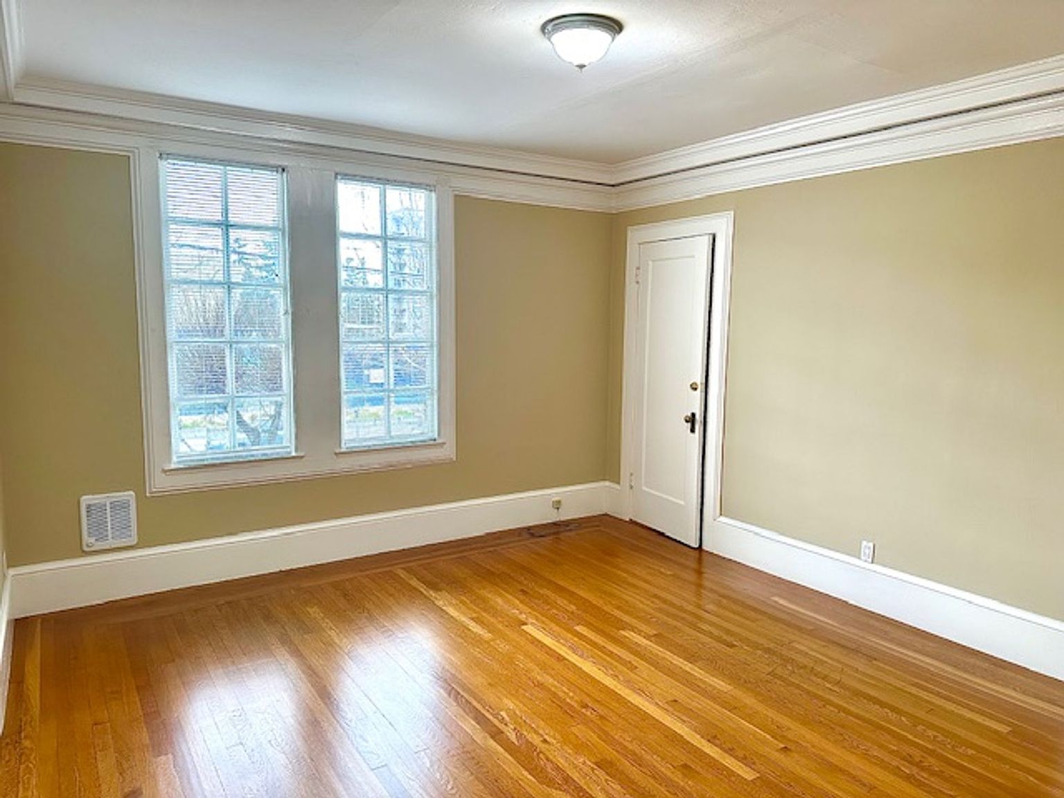 2409 College Ave unit 15 photo 5