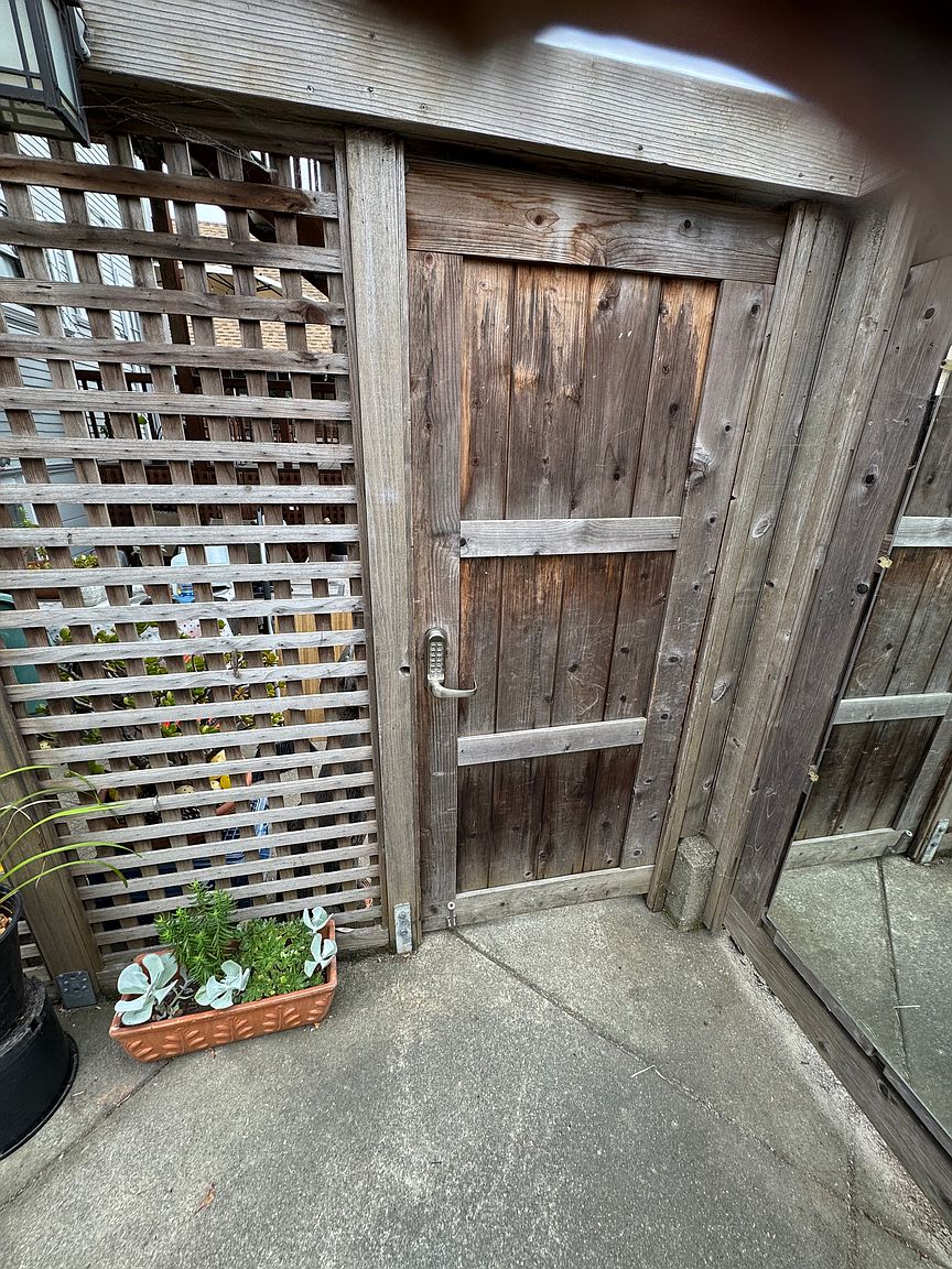 1524 Grant St photo 2