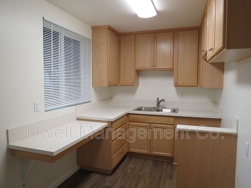 4545 1/2 Upland St photo 2