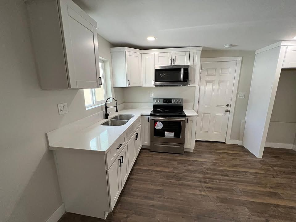 505 Hilltop Dr photo 4