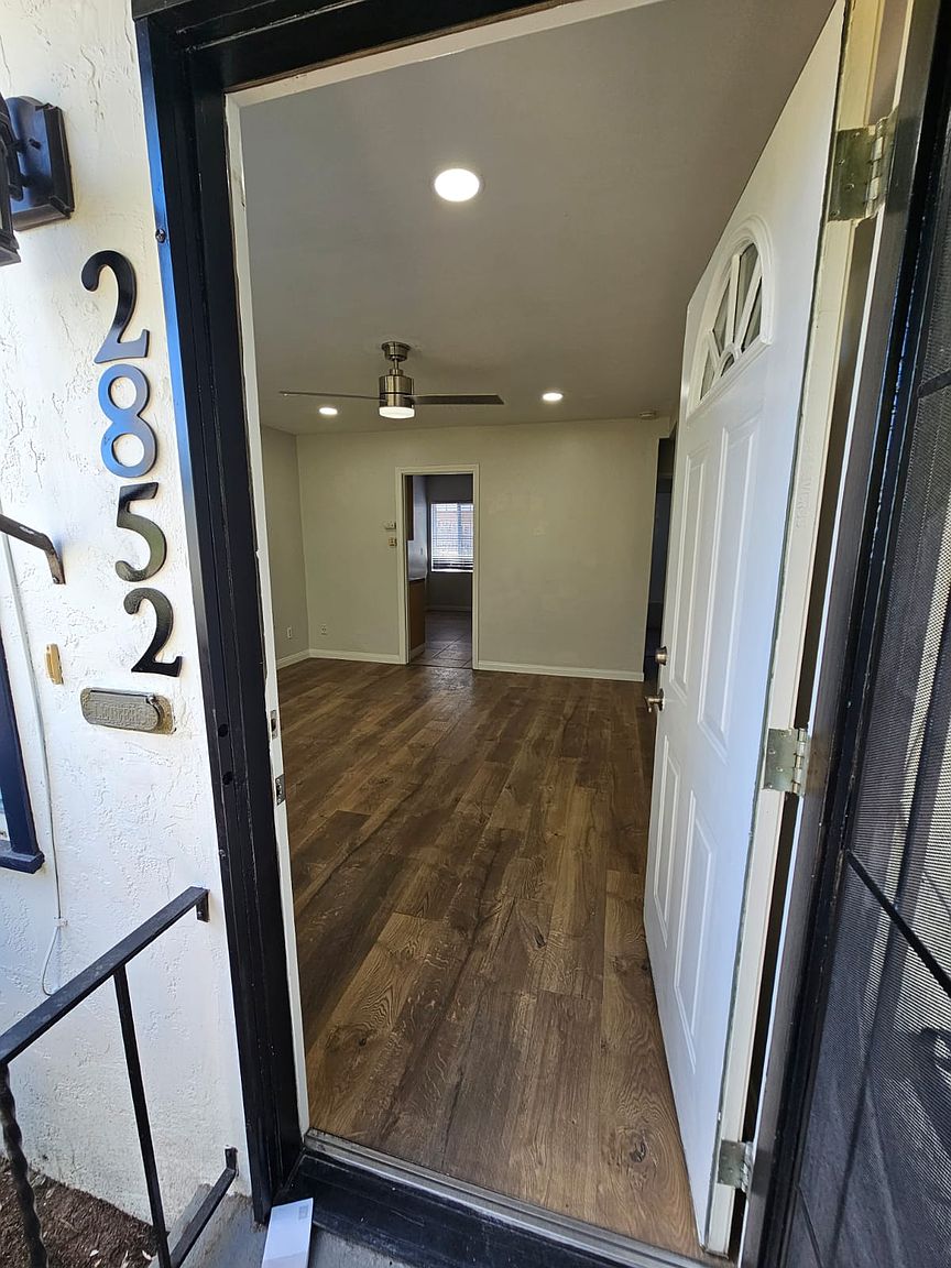 2852 Broadway photo 4