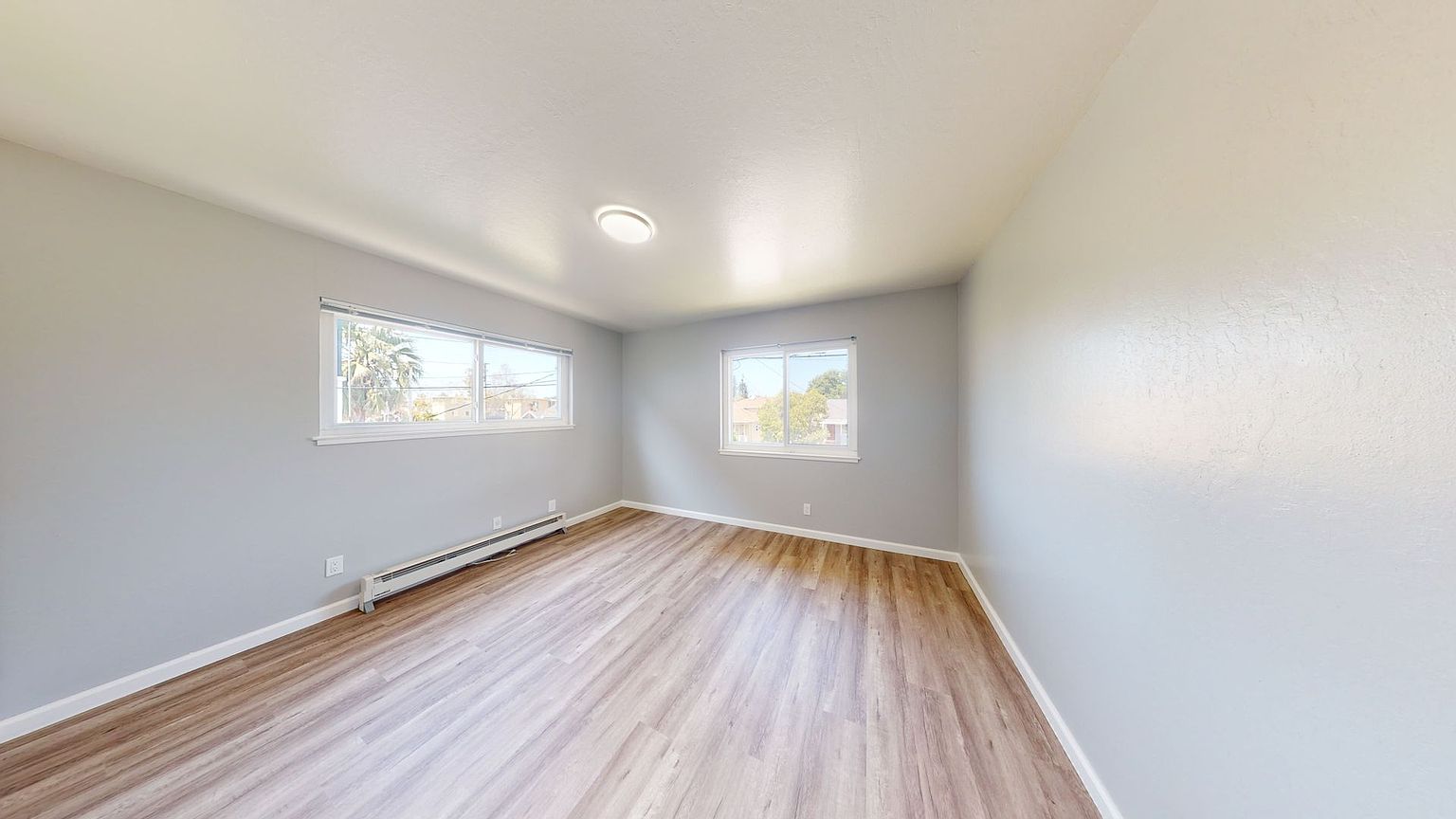 2 beds  1.0 baths (848 sqft) photo 4