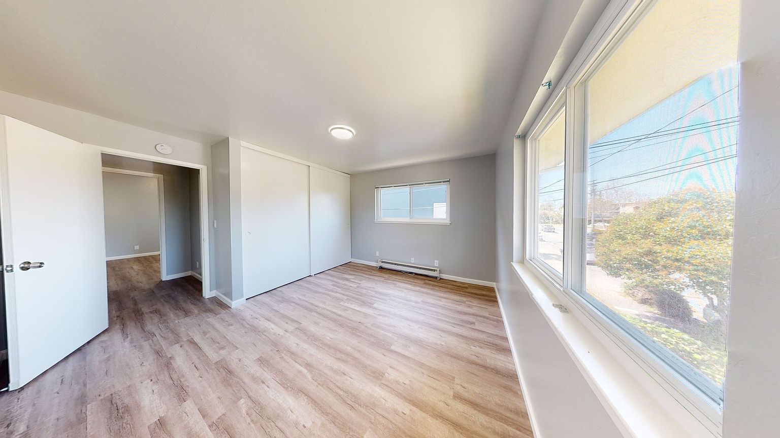 2 beds  1.0 baths (848 sqft) photo 3