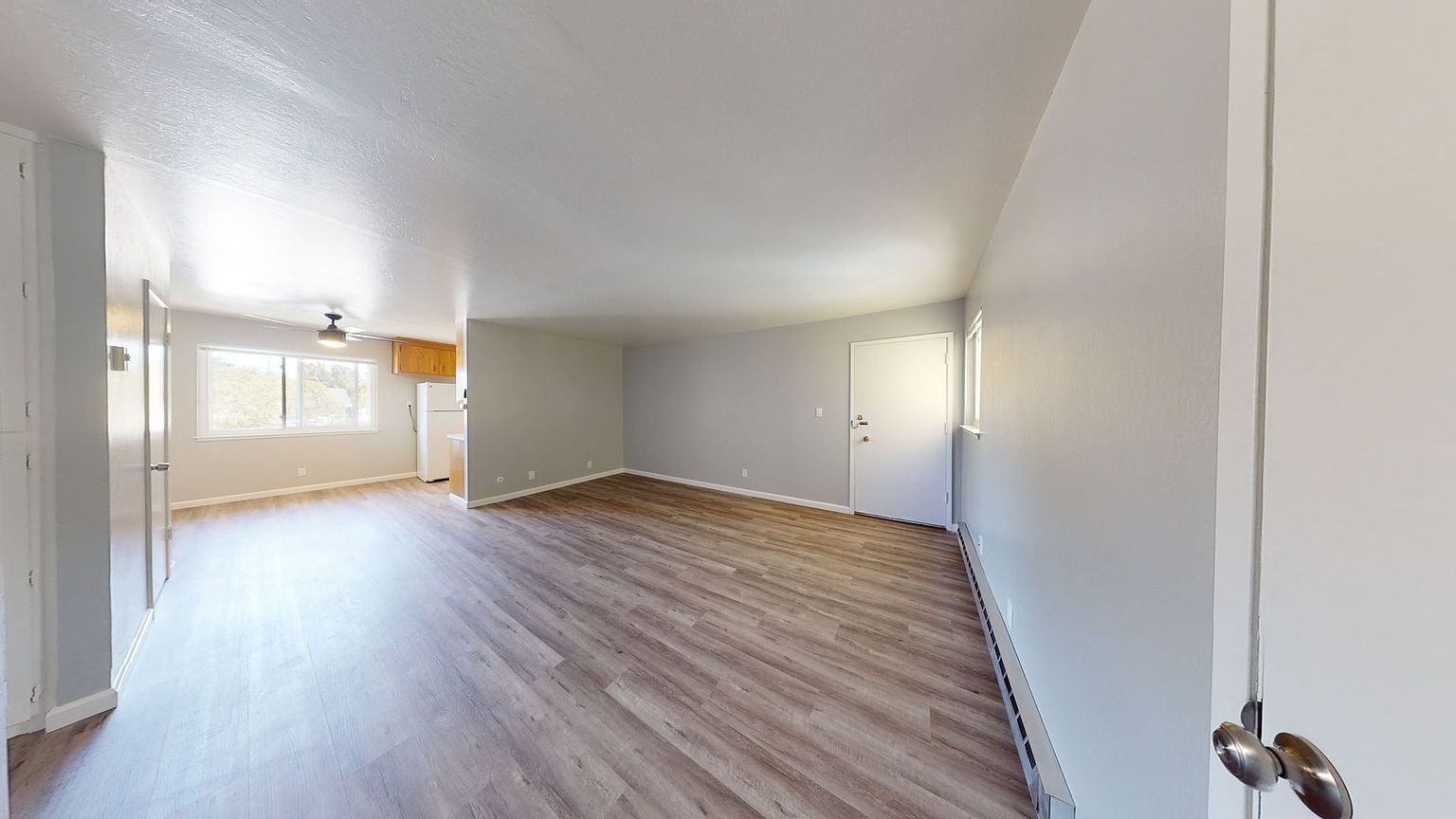 2 beds  1.0 baths (848 sqft) photo 2