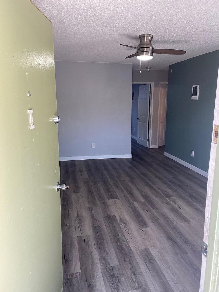 3260 Martin Ave photo 5