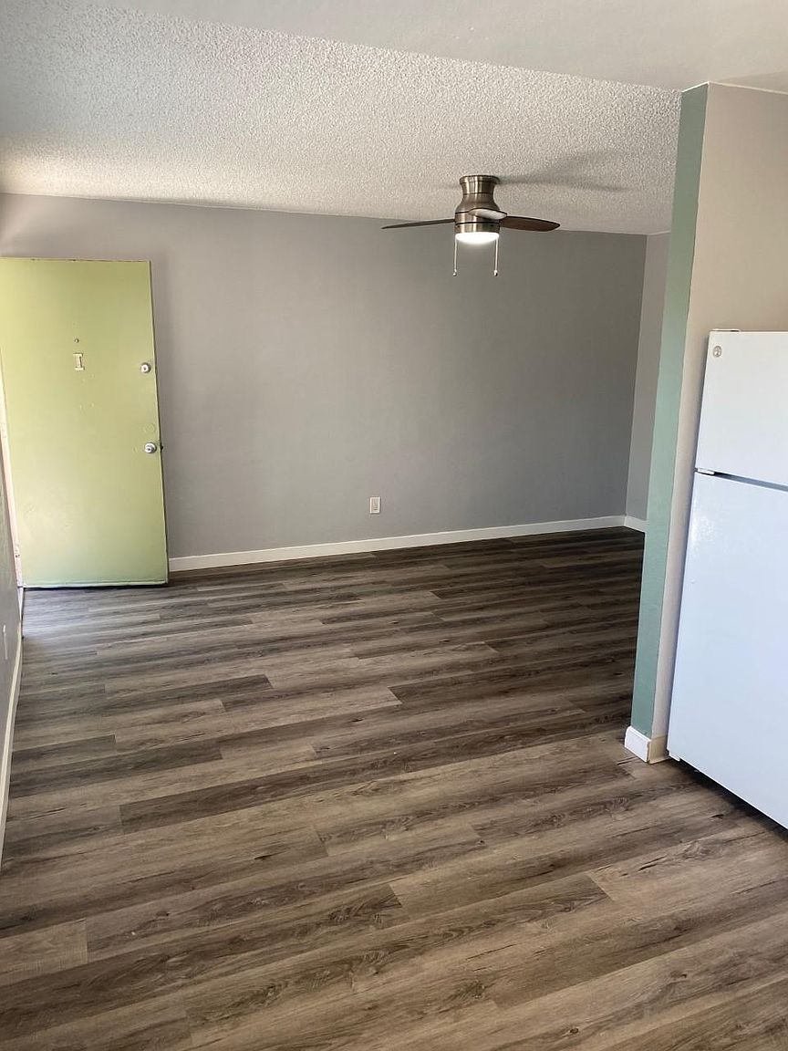 3260 Martin Ave photo 4