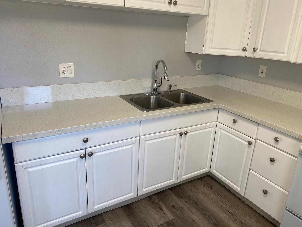 3260 Martin Ave photo 2