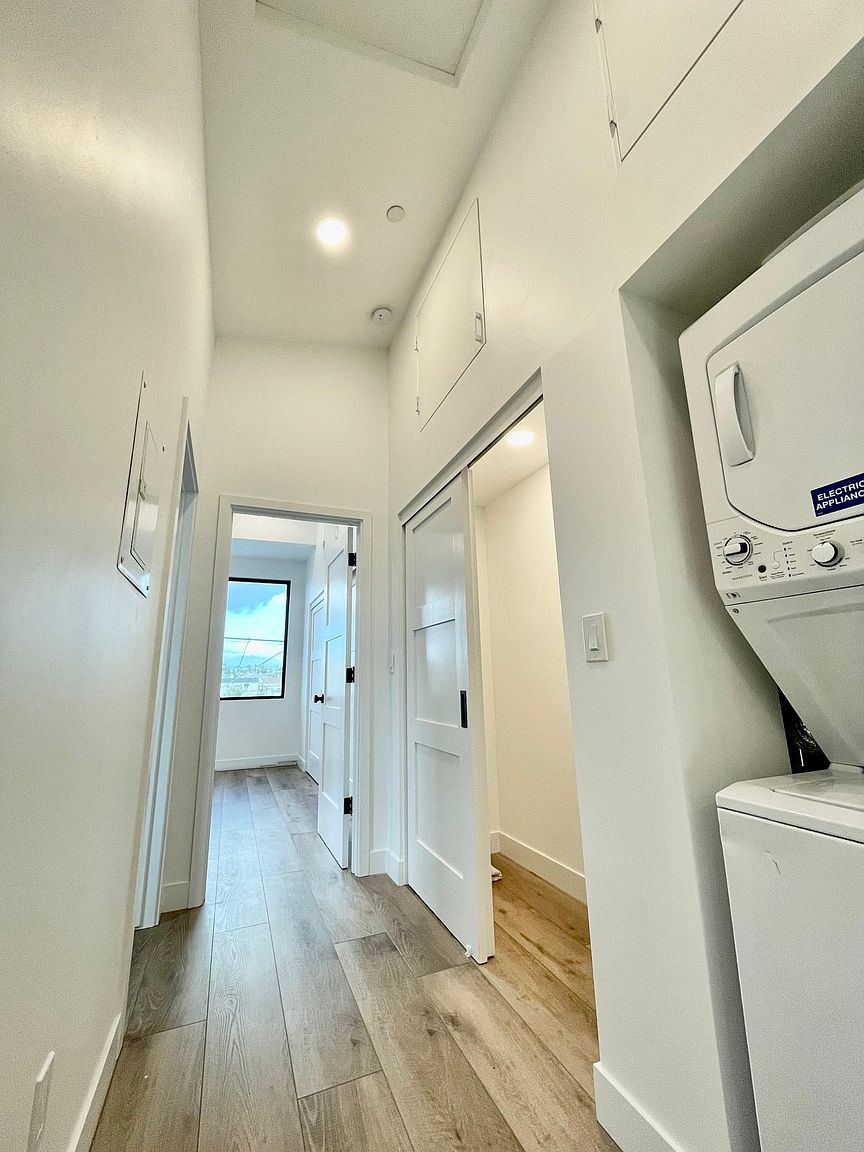 4045 Georgia St photo 3