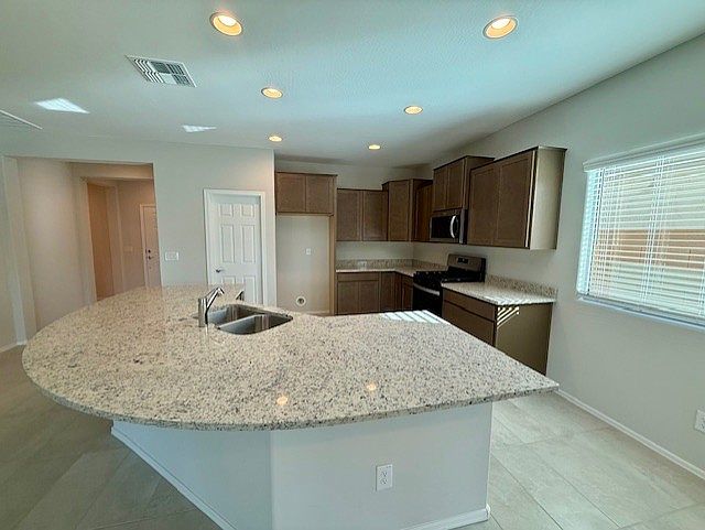 2926 N Coronado Dr photo 5