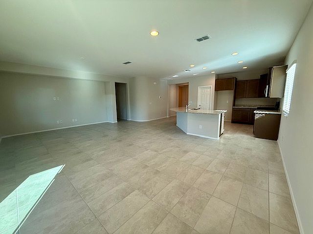 2926 N Coronado Dr photo 4