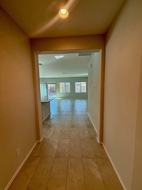 2926 N Coronado Dr photo 3