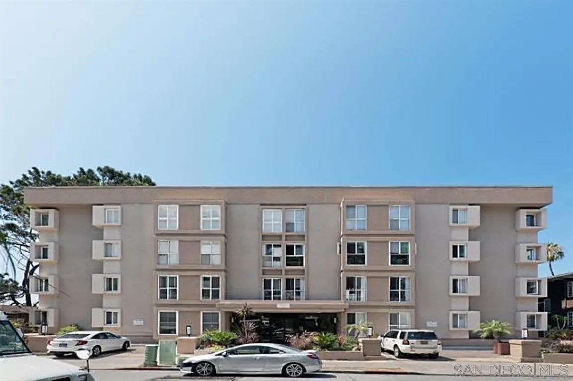 1040 S Coast Blvd S photo 4