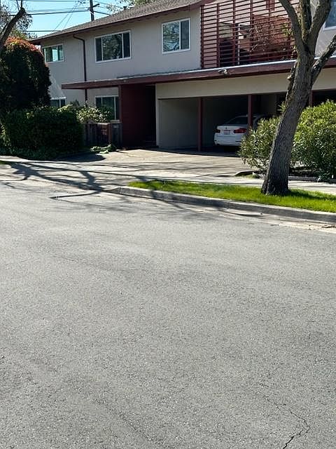 Apartments on Ash Street · Palo Alto