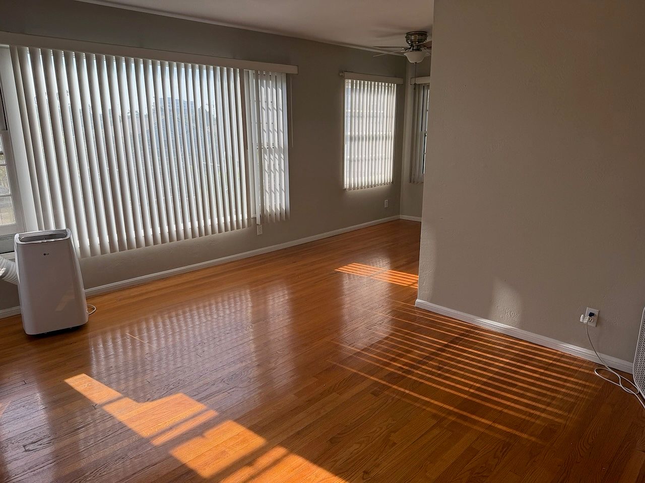 2233 Howard Ave photo 3