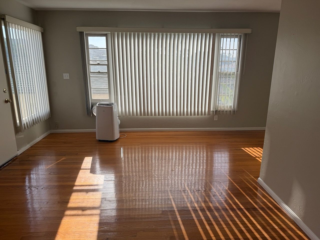2233 Howard Ave photo 5
