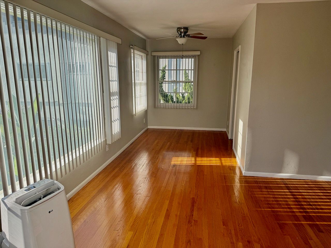 2233 Howard Ave photo 4