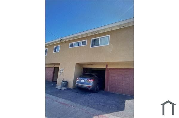 566 Chambers St photo 5