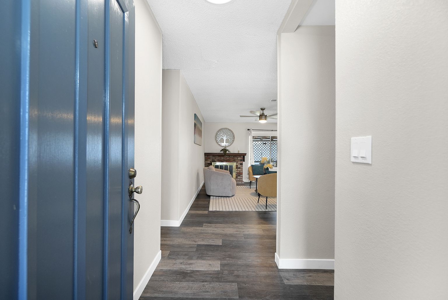 2401 La Salle Ct photo 2
