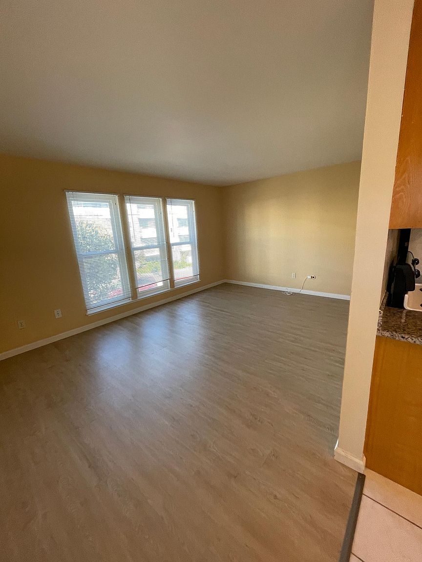 1528 Oxford St photo 5