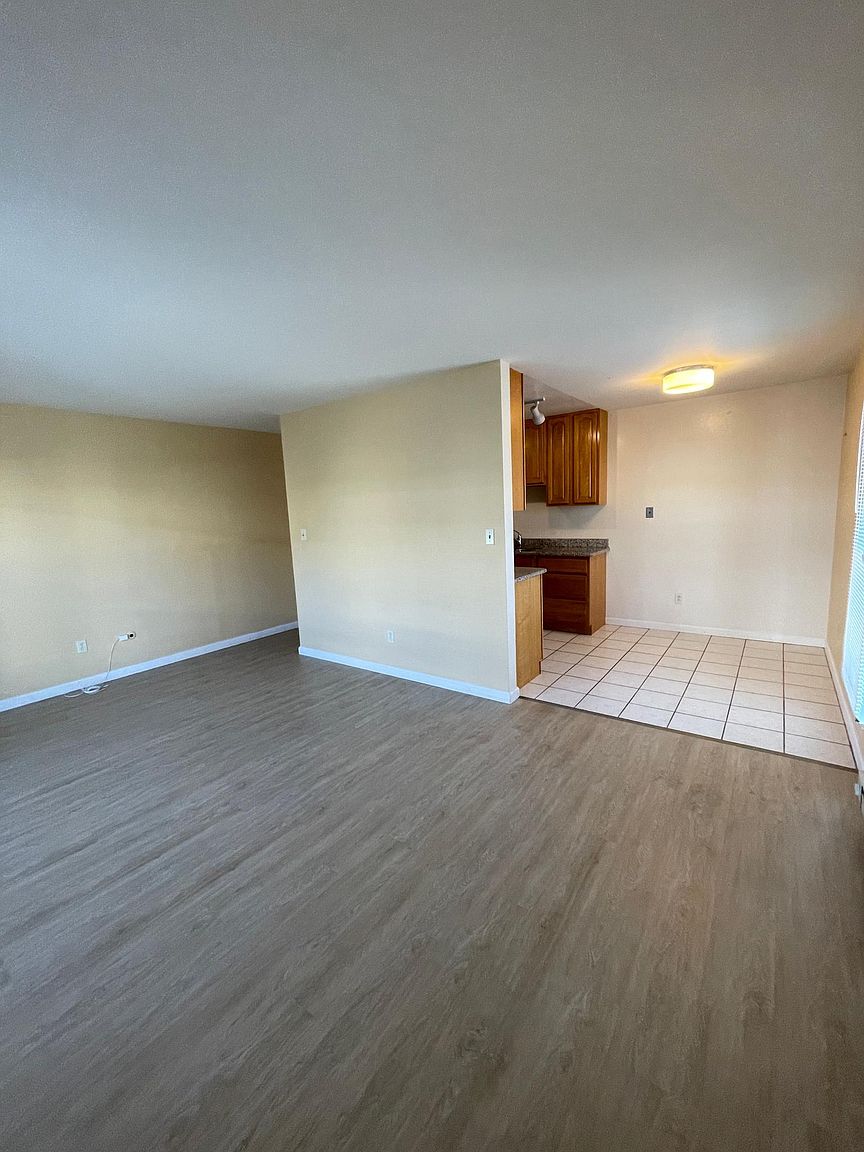 1528 Oxford St photo 4