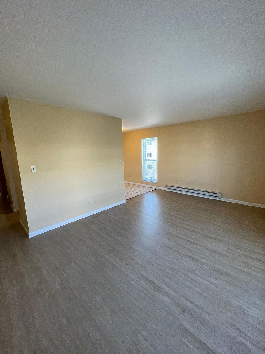 1528 Oxford St photo 2