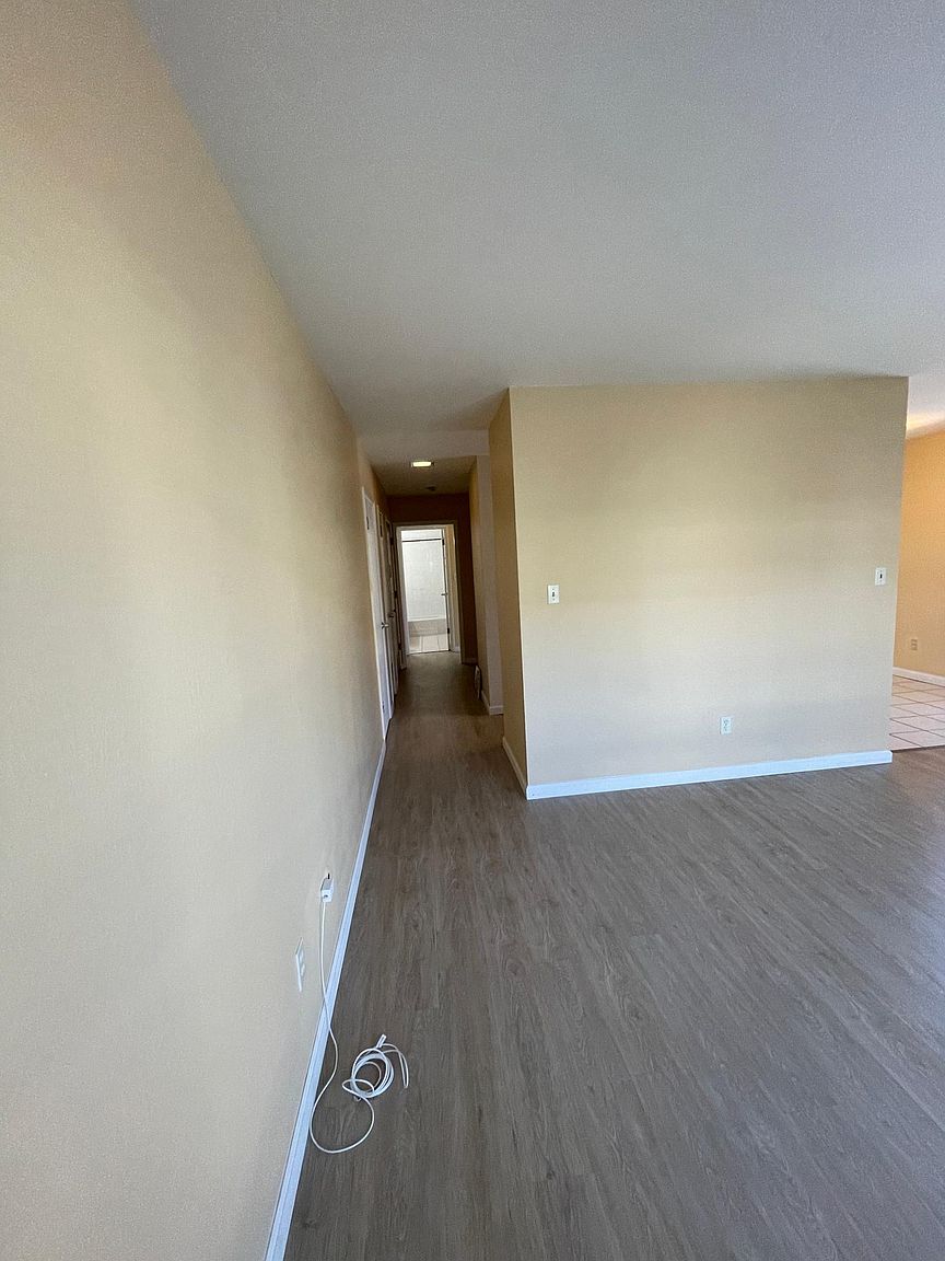 1528 Oxford St photo 3