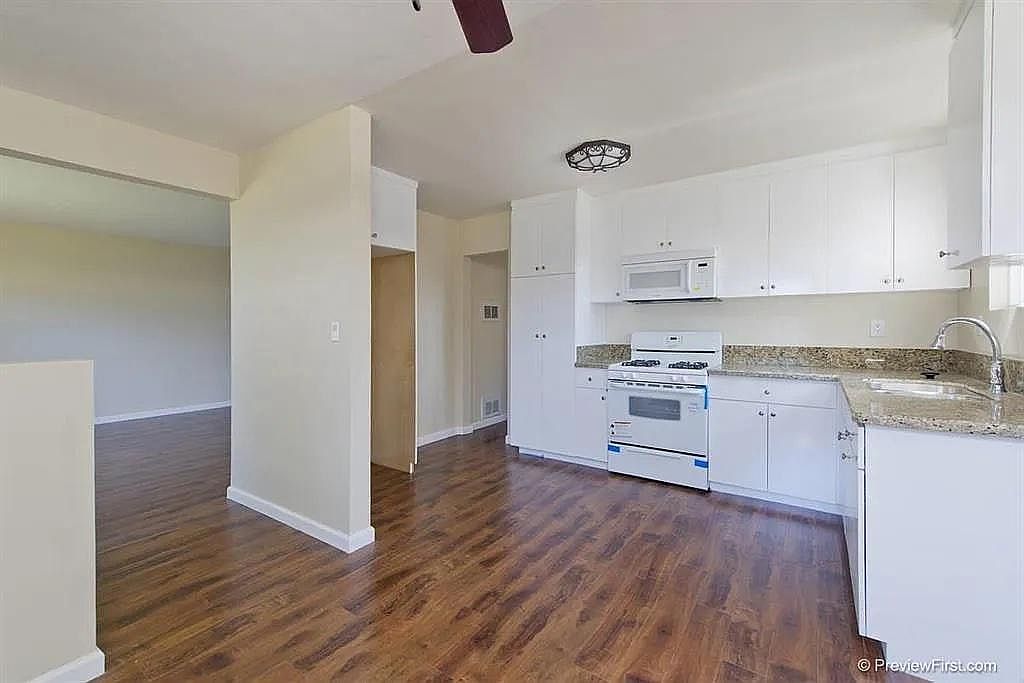 348 Elm Ave photo 2