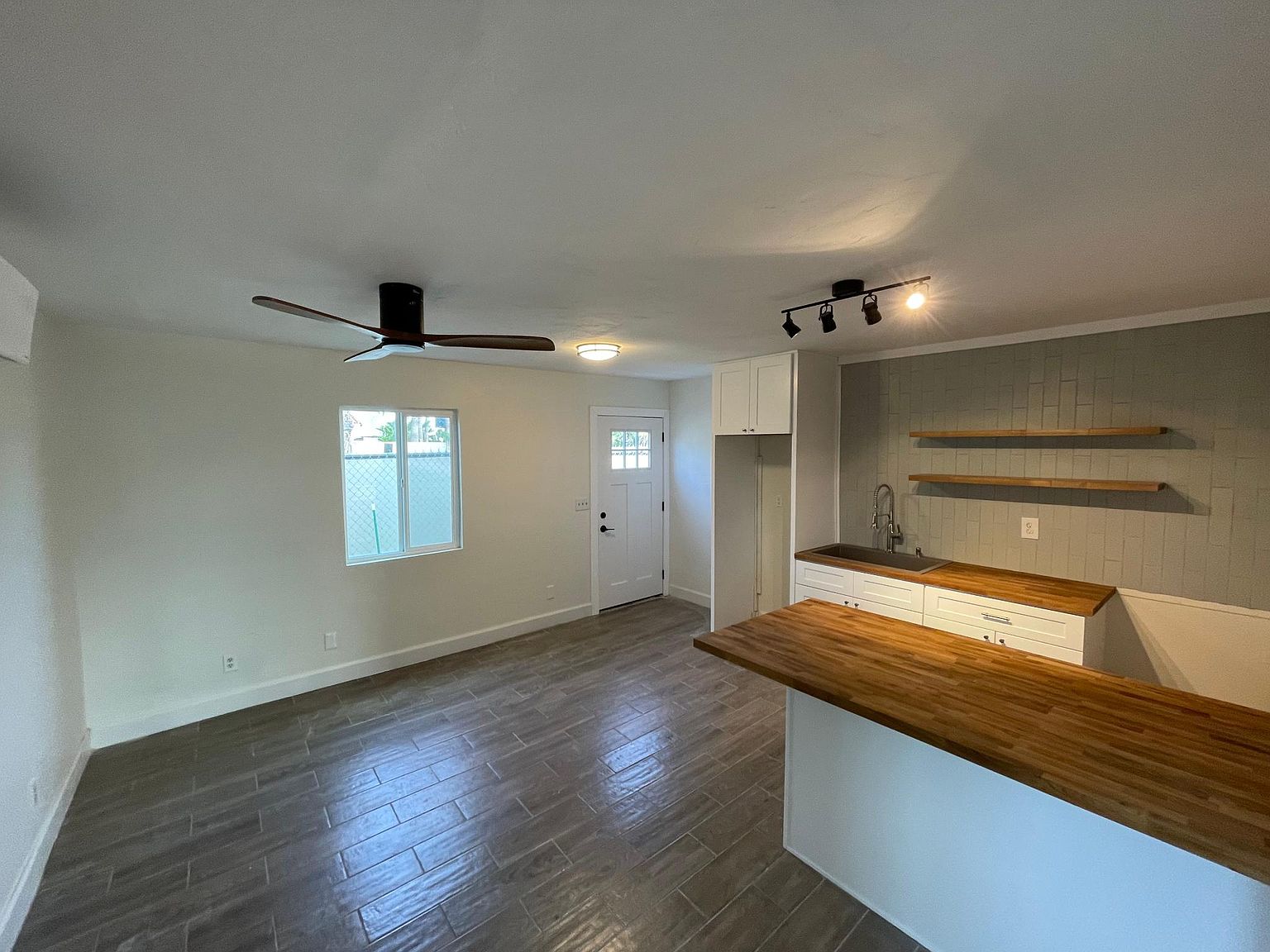 121 W Washington Ave photo 5