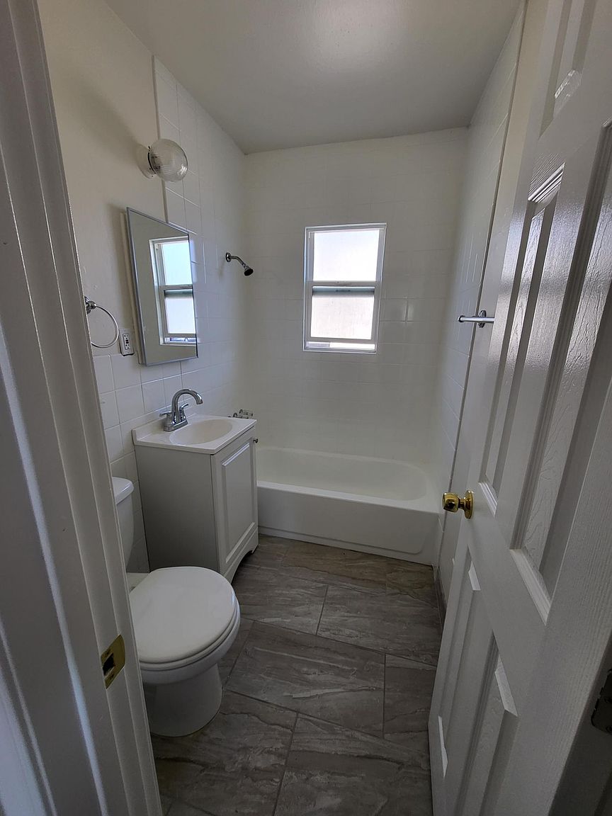 3668 Voltaire St photo 3