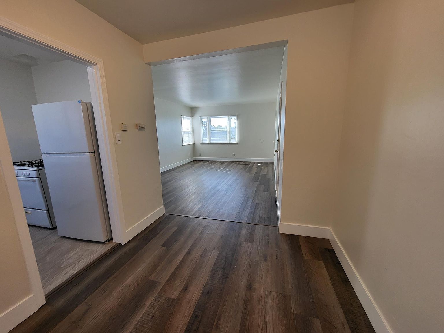3668 Voltaire St photo 2