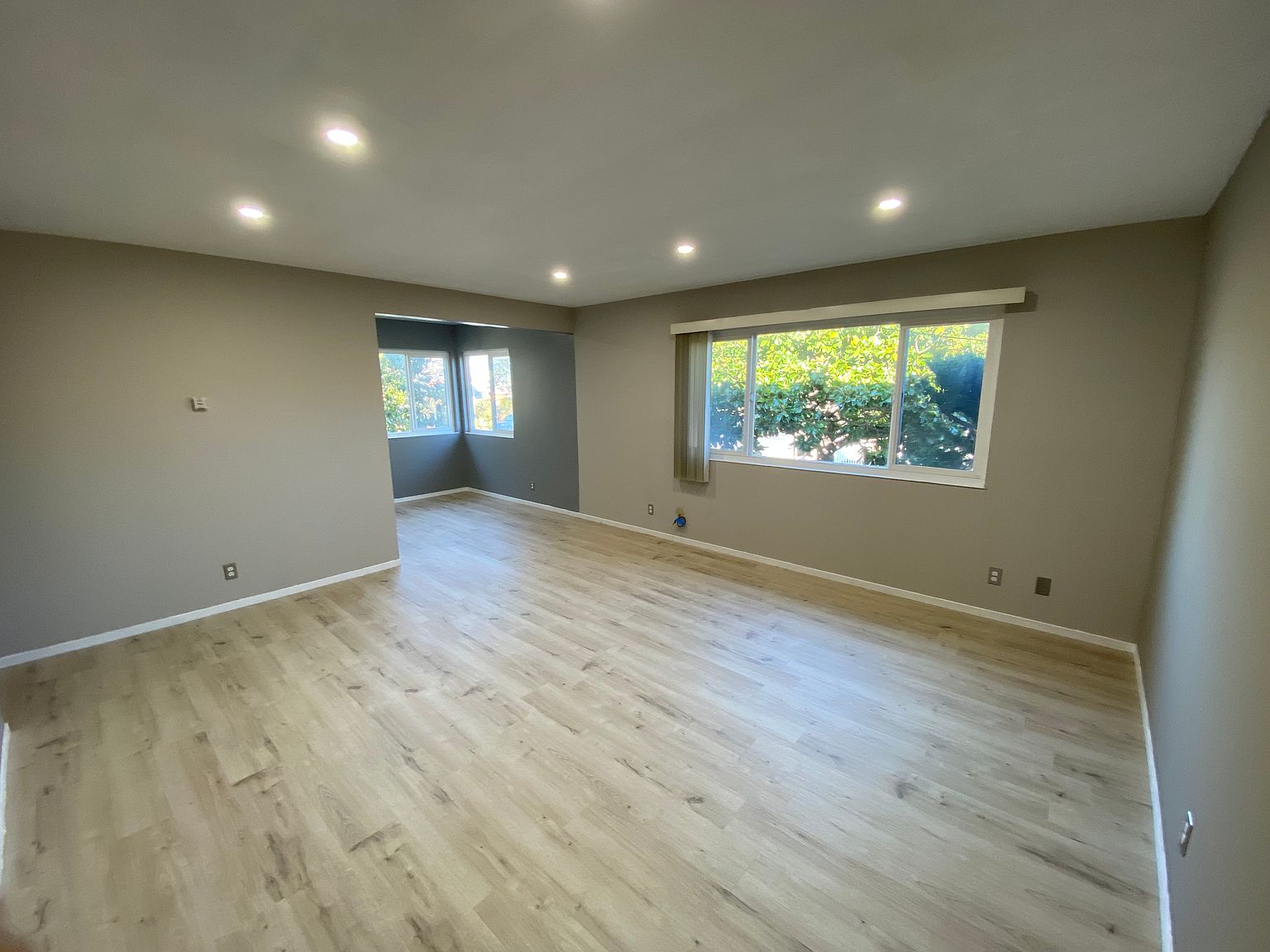 1343 Liberty St photo 3