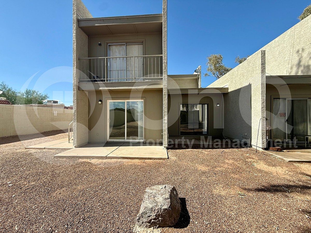 2801 E Marconi Ave photo 5