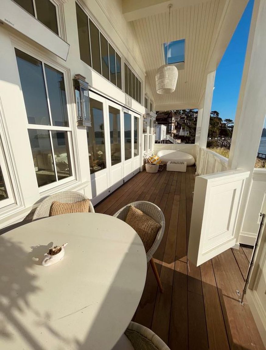 205 Bridgeway photo 4