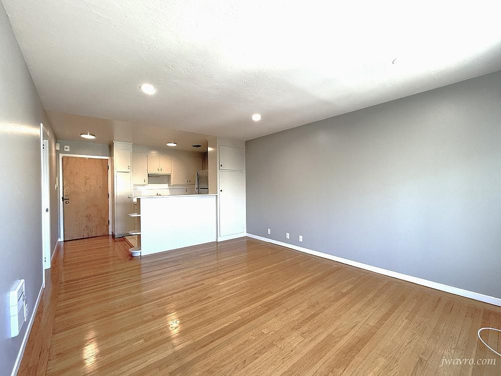 2420 Franklin St photo 2