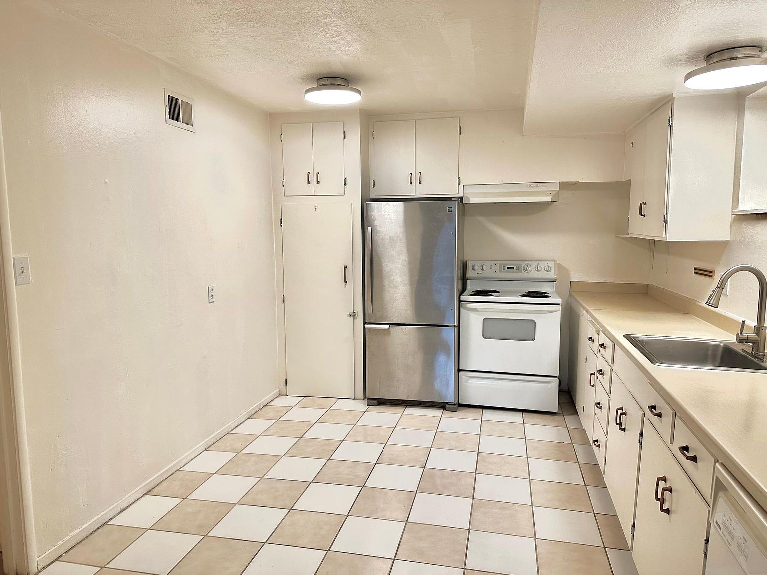 3317 Grand Ave photo 4