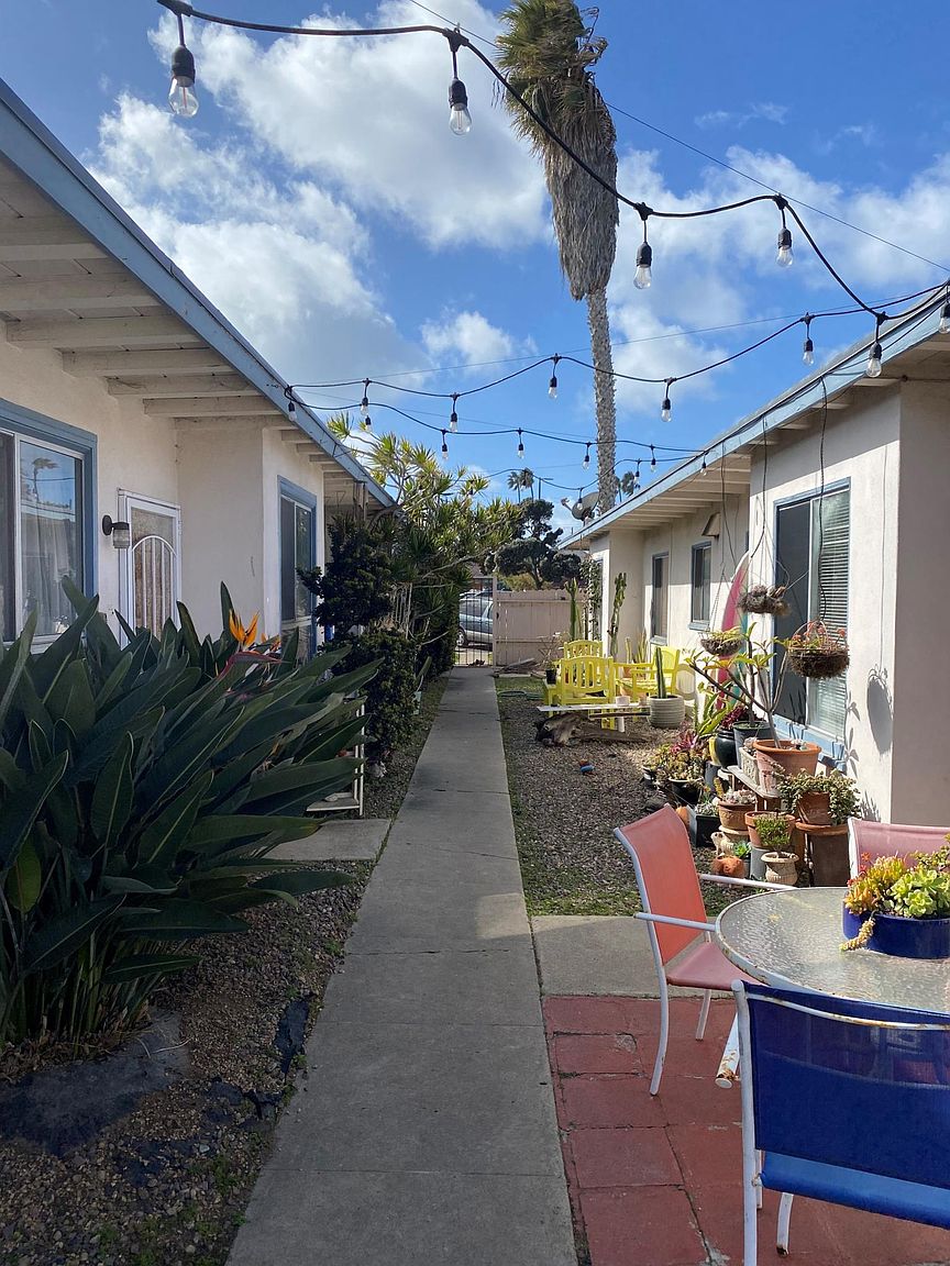 4974 Santa Monica Ave photo 5