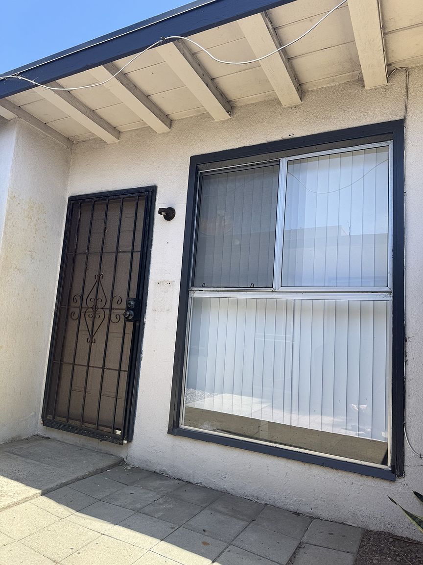 4974 Santa Monica Ave photo 4