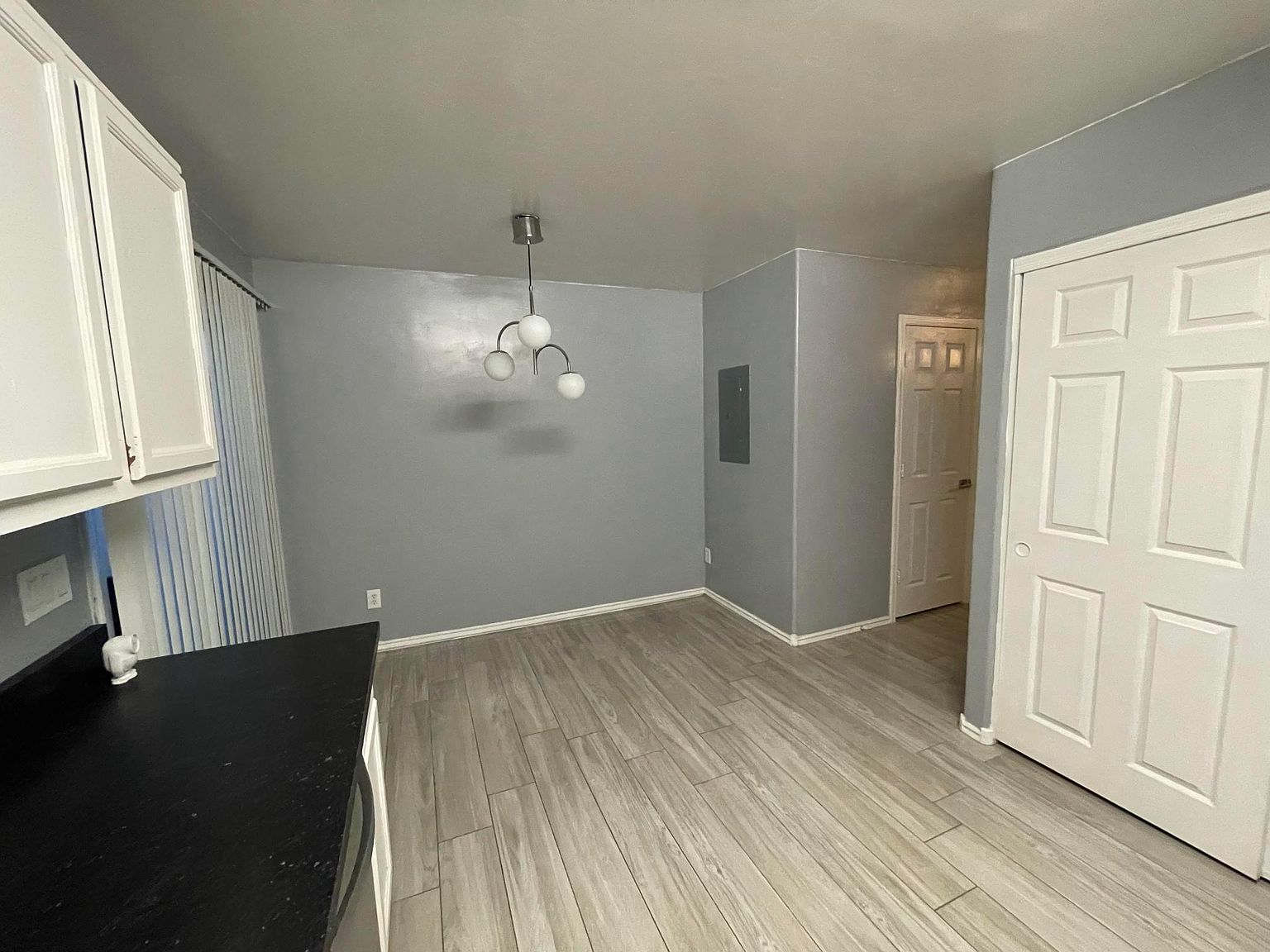 1637 W Culver St photo 3
