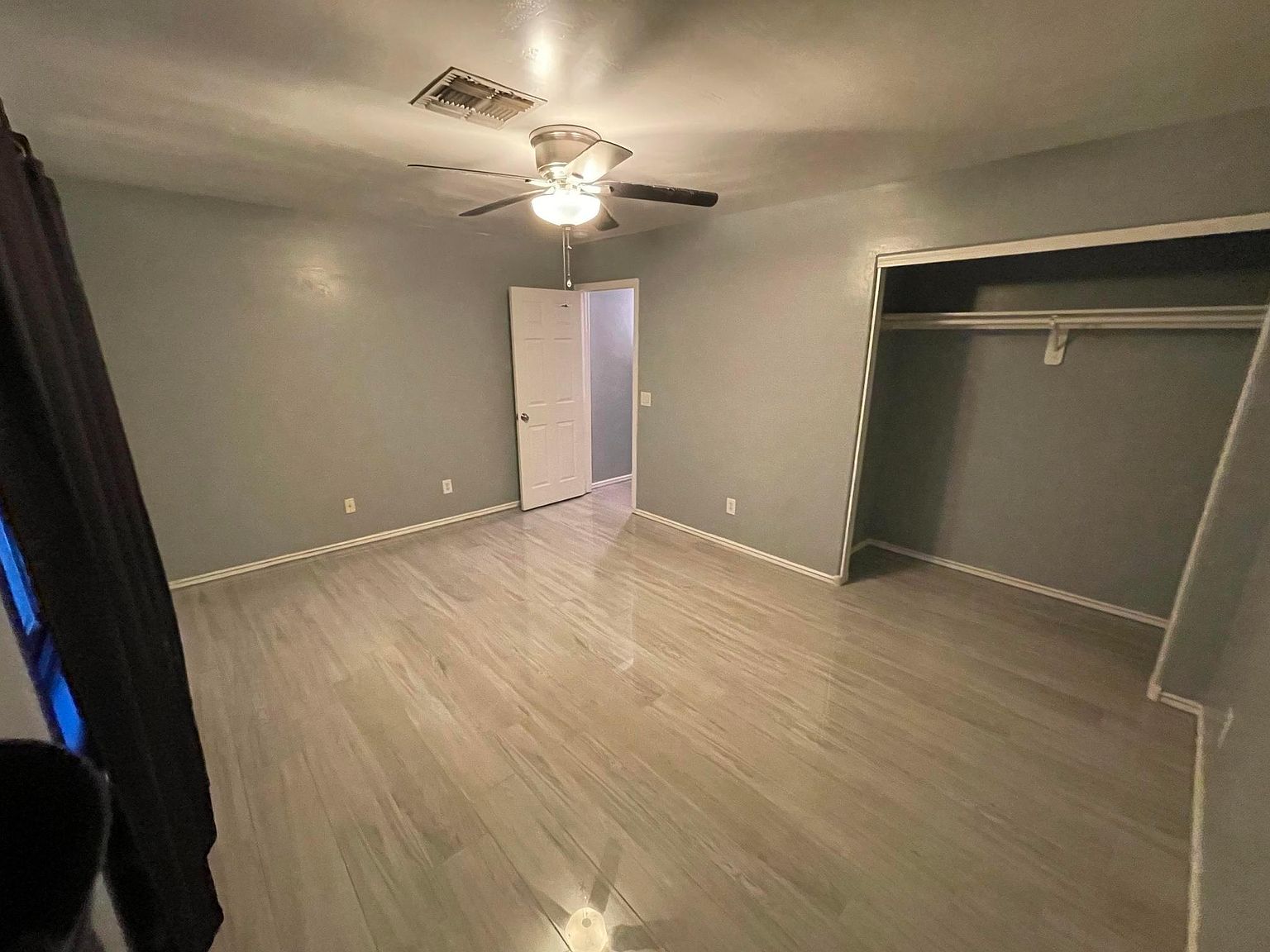 1637 W Culver St photo 2